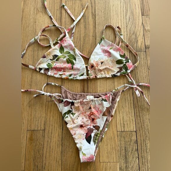 Pastel Floral print bikini - Picture 1 of 4
